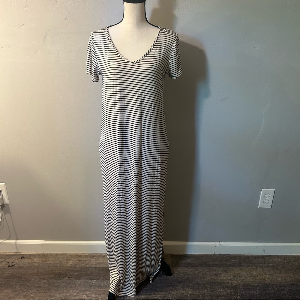 Olivia Rae Striped Short Sleeve V Neck Maxi Dress Large Cream Gray Minimalist